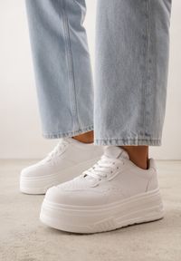 Renee - Białe Sneakersy VICES na Grubej Podeszwie Zdobione Perforacją przy Nosku Riosina. Kolor: biały. Materiał: jeans, koronka. Wzór: aplikacja #5