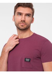 Ombre Clothing - Męski casualowy t-shirt z naszytą kieszonką - ciemnoróżowy V5 OM-TSCT-0109 - XXL. Okazja: na co dzień. Kolor: różowy. Materiał: skóra, jersey, dzianina, bawełna, materiał. Długość rękawa: krótki rękaw. Długość: krótkie. Wzór: aplikacja. Styl: casual #7