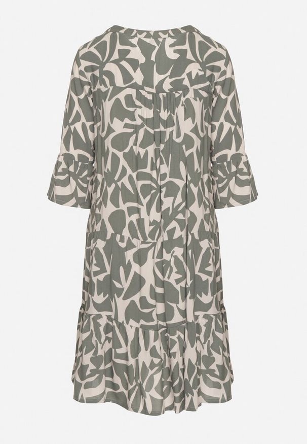 Born2be - Ciemnozielona Wiskozowa Rozkloszowana Sukienka z Abstrakcyjnym Wzorem Liracalia. Okazja: na co dzień. Kolor: zielony. Materiał: wiskoza. Styl: elegancki, casual