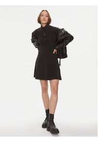 Tommy Jeans Sukienka codzienna DW0DW17524 Czarny Slim Fit. Okazja: na co dzień. Kolor: czarny. Materiał: bawełna. Typ sukienki: proste. Styl: casual #5