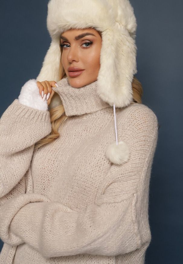 Renee - Beżowy Golf o Kroju Oversize z Wełną i Moherem Temirali. Okazja: na co dzień. Typ kołnierza: golf. Kolor: beżowy. Materiał: wełna, moher. Styl: elegancki, casual
