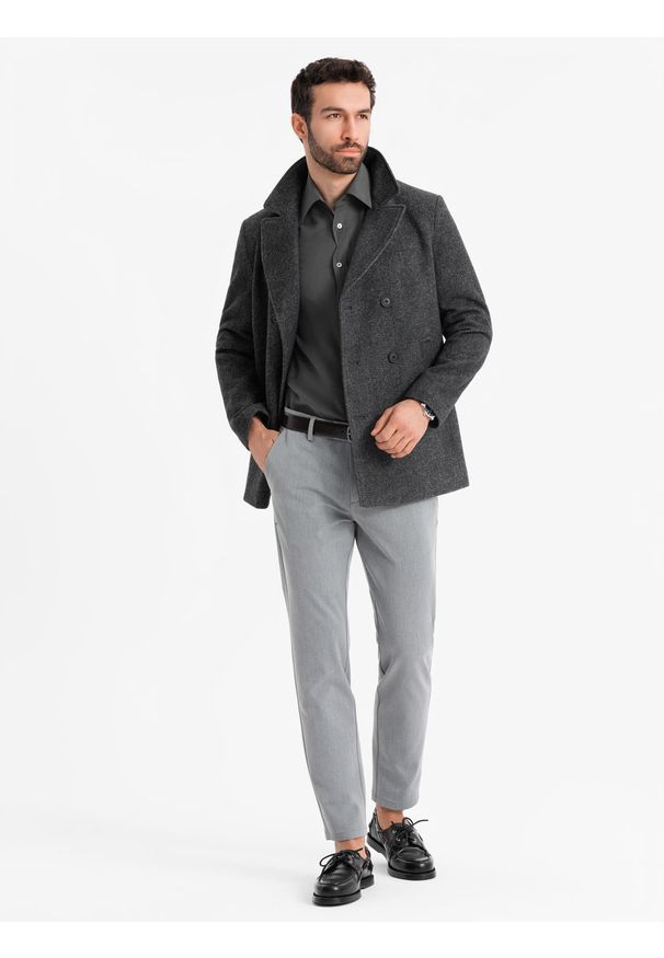 Ombre Clothing - Krótki dwurzędowy męski płaszcz z wełną – grafitowy V1. Okazja: na co dzień. Kolor: szary. Materiał: wełna. Długość: krótkie. Wzór: ze splotem, paski. Sezon: zima. Styl: casual, elegancki