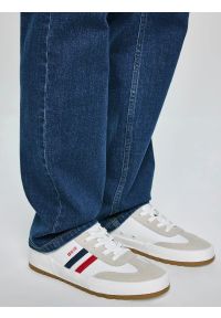 Big-Star - Sneakersy męskie białe TT174095 101. Okazja: na spacer, na co dzień. Nosek buta: okrągły. Zapięcie: sznurówki. Kolor: biały. Materiał: jeans, syntetyk, materiał, dresówka. Sport: fitness, turystyka piesza #4