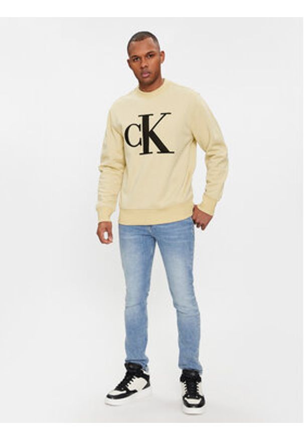 Calvin Klein Jeans Bluza Monologo J30J325028 Beżowy Regular Fit. Kolor: beżowy. Materiał: syntetyk