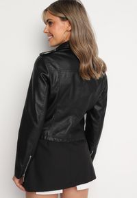 Born2be - Czarna Kurtka Ramoneska z Asymetrycznym Suwakiem i Regulowanym Paskiem Bralissa. Okazja: na co dzień. Kolor: czarny. Materiał: jeans. Styl: casual, elegancki, rockowy #4