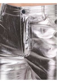 Guess Spodnie z imitacji skóry W4RB33 WFWP0 Srebrny Regular Fit. Kolor: srebrny. Materiał: skóra #3