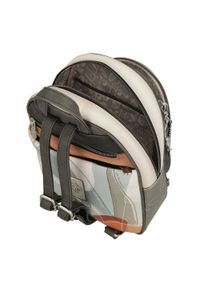 Plecak damski Anekke, z dekoracyjnym nadrukiem i metalowym logo zapinany na zamek z wygodną rączką regulowanymi szelkami oraz ozdobnym brelokiem, sza. Kolor: szary. Materiał: materiał. Wzór: nadruk. Styl: casual, elegancki #6