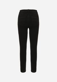 Born2be - Czarne Jeansy o Dopasowanym Kroju z Efektem Push Up Vonnira. Okazja: na co dzień. Kolor: czarny. Styl: elegancki, casual #5
