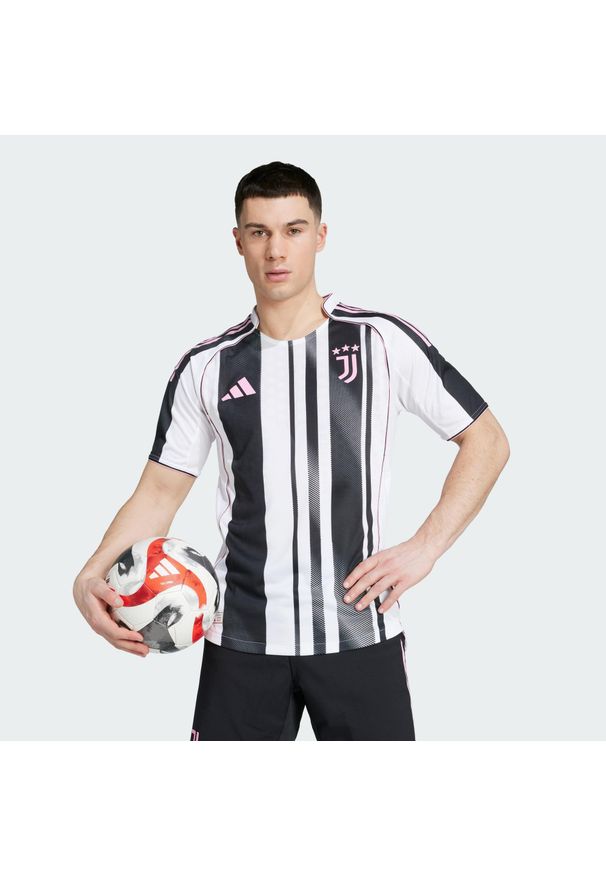 Adidas - Koszulka Juventus 25/26 Home Authentic. Kolor: czarny, biały, wielokolorowy. Sport: piłka nożna