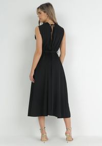 Born2be - Czarna Sukienka Maxi z Materiałowym Paskiem i Kopertowym Dekoltem Istilla. Okazja: na ślub cywilny, na co dzień, na wesele. Typ kołnierza: dekolt kopertowy. Kolor: czarny. Materiał: materiał. Typ sukienki: kopertowe. Styl: casual. Długość: maxi #3