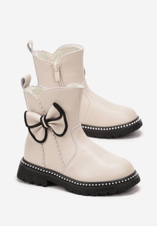 Born2be - Beżowe Botki z Płaską Podeszwą z Koralikami i Kokardką Zephana. Okazja: na uczelnię. Zapięcie: zamek. Kolor: beżowy. Materiał: jeans. Szerokość cholewki: normalna
