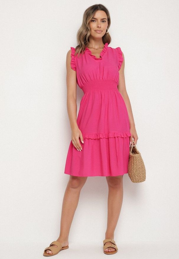 Born2be - Fuksjowa Sukienka z Wiskozą o Rozkloszowanym Kroju Bez Rękawów Folerose. Typ kołnierza: dekolt w serek. Kolor: różowy. Materiał: wiskoza. Długość rękawa: bez rękawów. Sezon: wiosna, lato. Typ sukienki: rozkloszowane. Styl: elegancki