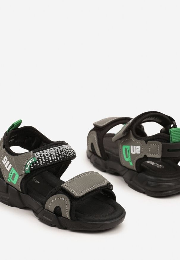 Born2be - Szaro-Zielone Sportowe Sandały ze Skórzaną Wkładką i Napisami Saviore. Okazja: na co dzień, na spacer. Zapięcie: rzepy. Kolor: szary. Materiał: skóra. Wzór: napisy. Styl: sportowy