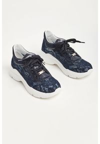 Sneakersy CESARE CASADEI. Materiał: materiał, skóra. Wzór: ażurowy #1
