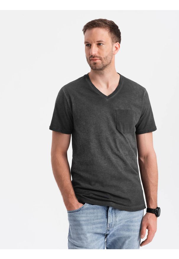 Ombre Clothing - Męski t-shirt V-neck o pręgowanej strukturze z kieszonką – czarny V6 OM-TSCT-22SS-002 - XL. Okazja: na co dzień. Kolor: czarny. Materiał: bawełna, materiał. Wzór: aplikacja, melanż. Styl: klasyczny, elegancki, vintage, casual