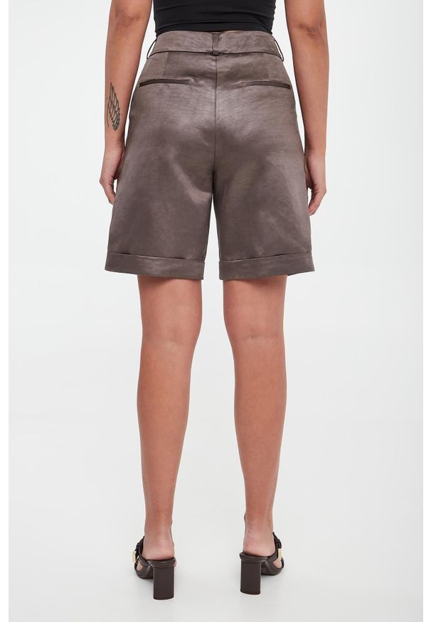 Bermudy damskie lniane PESERICO. Materiał: len