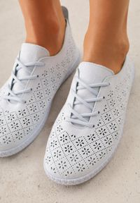 Born2be - Niebieskie Tenisówki z Ażurową Cholewką Tidella. Okazja: na co dzień. Kolor: niebieski. Materiał: jeans. Szerokość cholewki: normalna. Wzór: ażurowy. Styl: casual #4