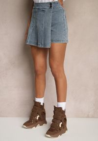 Renee - Niebieskie Plisowane Jeansowe Spódnico-Szorty z Bawełny Firvesia. Okazja: na co dzień. Stan: podwyższony. Kolor: niebieski. Materiał: bawełna, jeans. Styl: casual, elegancki