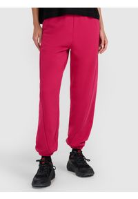 4f - 4F Spodnie dresowe joggery damskie - różowe XXL. Kolor: różowy. Materiał: dresówka. Wzór: gładki, ze splotem #2