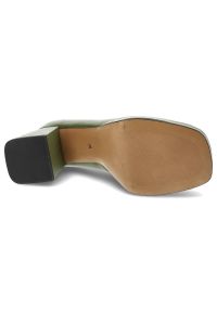 Zielone Półbuty Karino Eleganckie Skórzane Buty Na Obcasie. Kolor: zielony. Materiał: skóra. Szerokość cholewki: normalna. Obcas: na obcasie. Styl: elegancki. Wysokość obcasa: średni #10