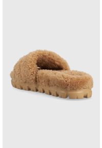 Ugg - UGG kapcie wełniane W Cozetta Curly kolor brązowy. Kolor: brązowy. Materiał: wełna. Wzór: gładki. Obcas: na platformie. Styl: klasyczny #2