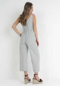 Born2be - Szary Kombinezon z Prążkowanej Dzianiny z Ozdobnym Paskiem Alicen. Kolor: szary. Materiał: prążkowany, dzianina. Długość rękawa: bez rękawów. Sezon: wiosna, lato #5