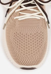 Born2be - Ciemnobeżowe Sneakersy z Podwójnym Sznurowaniem Fontarin. Nosek buta: okrągły. Kolor: beżowy. Materiał: materiał. Obcas: na obcasie. Wysokość obcasa: niski #6