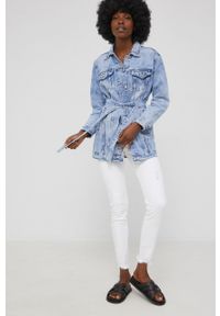 Answear Lab kurtka jeansowa answear.LAB X limitowana kolekcja festiwalowa BE BRAVE damska przejściowa. Kolor: niebieski. Materiał: jeans. Styl: wakacyjny #4