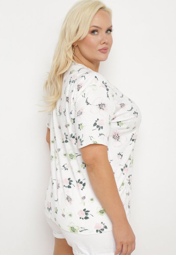 Born2be - Biały T-shirt Koszulka z Krótkim Rękawem w Kwiaty Nleessa. Okazja: na co dzień. Kolekcja: plus size. Kolor: biały. Materiał: jeans. Długość rękawa: krótki rękaw. Długość: krótkie. Wzór: kwiaty. Styl: casual, elegancki