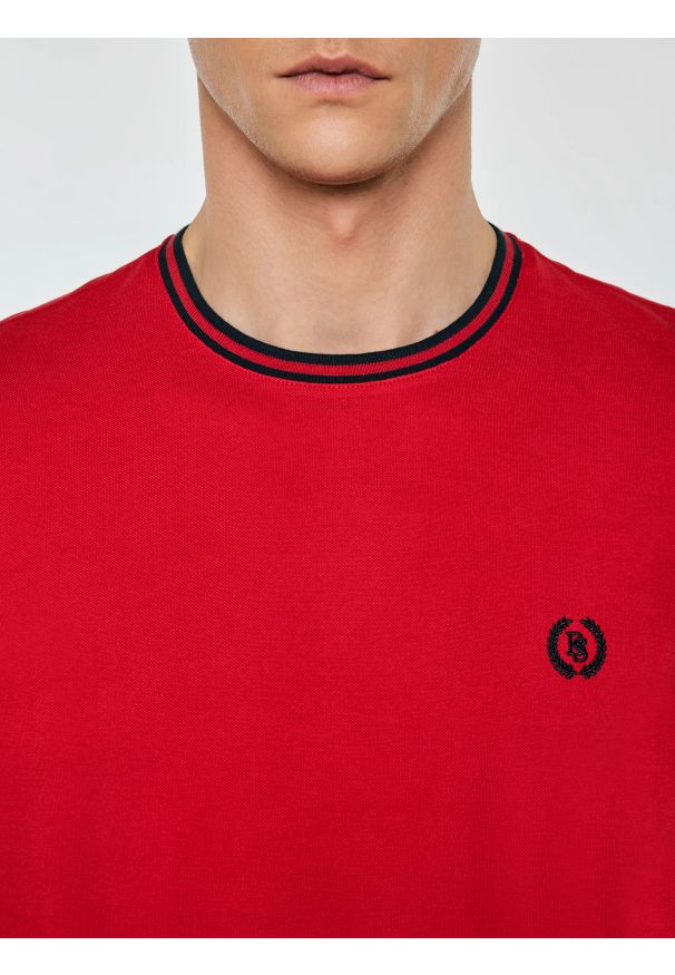 Big-Star - Koszulka męska z kontrastowym wykoŅczeniem czerwona Polias 603. Kolor: czerwony. Materiał: bawełna. Wzór: ze splotem, aplikacja, haft. Styl: sportowy, klasyczny, elegancki