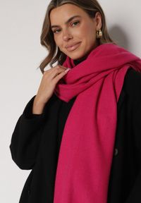 Born2be - Fuksjowy Szalik z Bawełną i Wiskozą Ozdobiony Frędzlami Siadortia. Okazja: na co dzień, na spotkanie biznesowe. Kolor: różowy. Materiał: bawełna, wiskoza. Wzór: aplikacja. Styl: biznesowy, klasyczny, casual, elegancki #1
