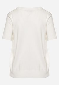 Born2be - Biały Wiskozowy T-shirt Ozdobiony Cyrkoniami Nililena. Okazja: na co dzień. Typ kołnierza: dekolt w łódkę. Kolor: biały. Materiał: wiskoza. Wzór: aplikacja. Styl: klasyczny, casual, elegancki, wizytowy #5
