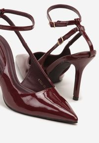 Renee - Bordowe Sandały Lakierowane Vices na Szpilce Typu Slingback Dolenita. Okazja: na co dzień, na spacer. Nosek buta: szpiczasty. Zapięcie: sprzączka. Kolor: czerwony. Materiał: lakier. Sezon: lato. Obcas: na szpilce. Styl: klasyczny, casual #3