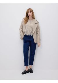 Reserved - Kardigan z koronkowym wykończeniem - beżowy. Kolor: beżowy. Materiał: koronka #1