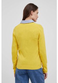 United Colors of Benetton sweter wełniany damski kolor żółty lekki. Okazja: na co dzień. Kolor: żółty. Materiał: wełna. Długość rękawa: długi rękaw. Długość: długie. Styl: casual #4