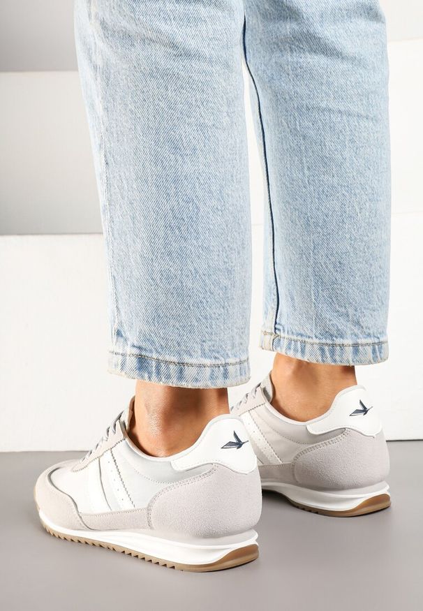 Renee - Szare Sneakersy Vico z Ozdobnymi Paskami Voinea. Zapięcie: pasek. Kolor: szary. Materiał: jeans. Wzór: paski. Sezon: lato