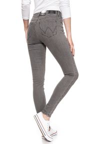Wrangler - WRANGLER HIGH SKINNY CONCRETE PLAN W27HQG25P 112128112. Stan: podwyższony