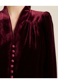 Luisa Spagnoli - LUISA SPAGNOLI - Aksamitna bordowa sukienka midi GESSETTO. Typ kołnierza: dekolt w serek. Kolor: czerwony. Długość: midi #3