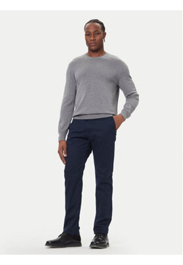 Calvin Klein Chinosy LV040EM633 Granatowy Slim Fit. Kolor: niebieski. Materiał: bawełna
