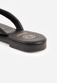 Renee - Czarne Płaskie Japonki Minimalistyczne z Paskiem z Imitacji Skóry Doriemala. Okazja: na co dzień. Kolor: czarny. Materiał: skóra. Sezon: lato. Obcas: na płaskiej podeszwie. Styl: wakacyjny, casual #9