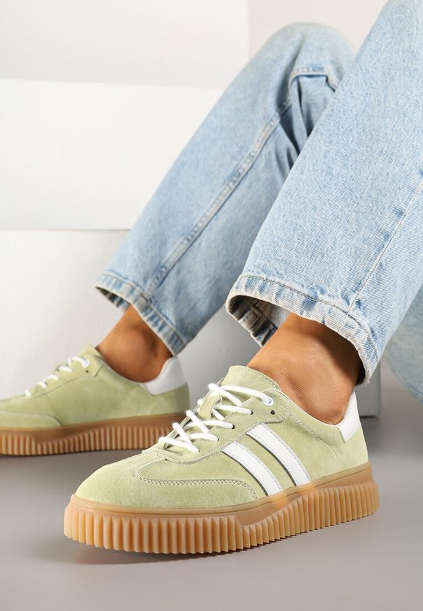 Born2be - Jasnozielone Sneakersy z Naturalnego Zamszu na Grubej Tłoczonej Podeszwie Teneskela. Okazja: na co dzień. Kolor: zielony. Materiał: zamsz