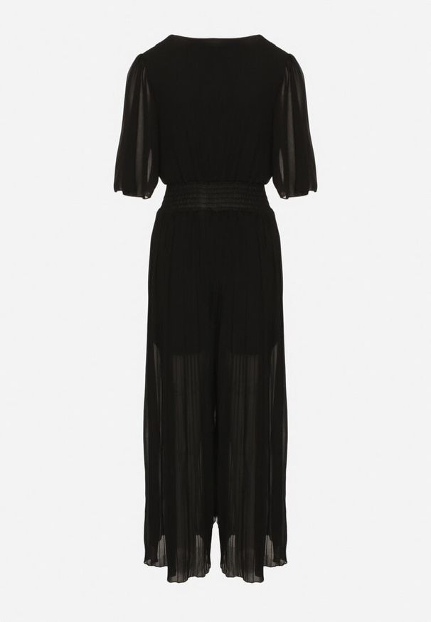 Born2be - Czarny Plisowany Kombinezon o Kopertowym Kroju z Gumką w Talii Ameddie. Okazja: na co dzień. Kolor: czarny. Styl: elegancki, casual
