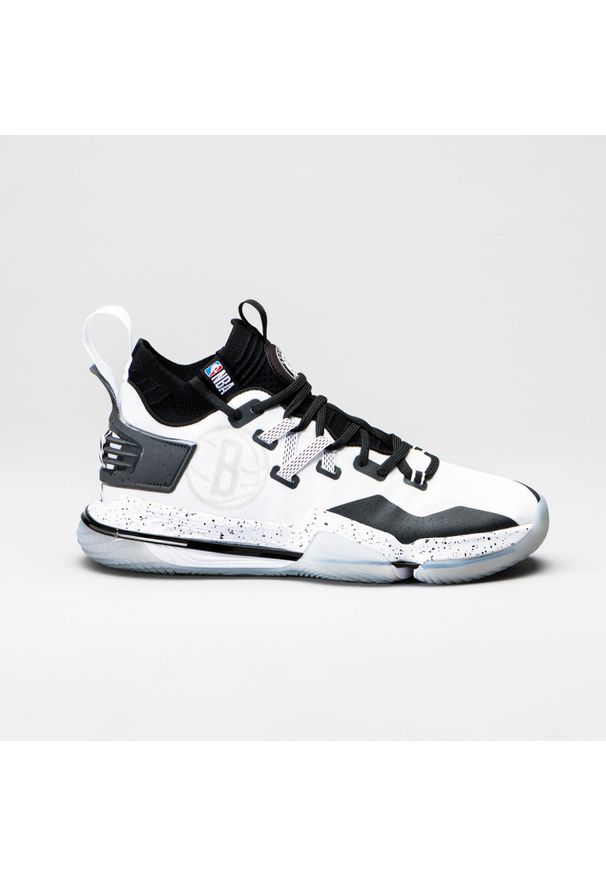 TARMAK - Buty do koszykówki Tarmak SE900 NBA Brooklyn Nets. Kolor: biały. Sport: koszykówka