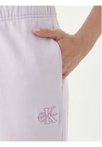 Calvin Klein Jeans Spodnie dresowe Embossed Monologo LV047F206G Różowy Regular Fit. Kolor: różowy. Materiał: bawełna #5
