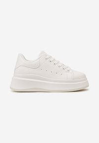 Born2be - Białe Sneakersy z Delikatną Perforacją i Gumowym Misiem przy Sznurówkach Zephra. Kolor: biały. Materiał: guma #4
