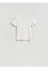 Reserved - T-shirt slim fit z modalem - biały. Kolor: biały. Materiał: dzianina, bawełna #1