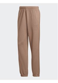 Adidas - adidas Spodnie dresowe Reveal Essentials HK2727 Brązowy Regular Fit. Kolor: brązowy. Materiał: bawełna #5