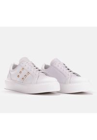 Marco Shoes Lekkie sneakersy ze złotymi ćwiekami białe. Kolor: biały #2
