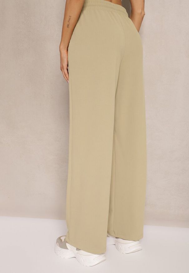 Renee - Jasnozielone Spodnie o Szerokim Kroju High Waist Ozdobione Sznurkiem Deyrisse. Okazja: na spotkanie biznesowe, do pracy. Stan: podwyższony. Kolor: zielony. Materiał: guma. Wzór: aplikacja. Styl: elegancki, biznesowy