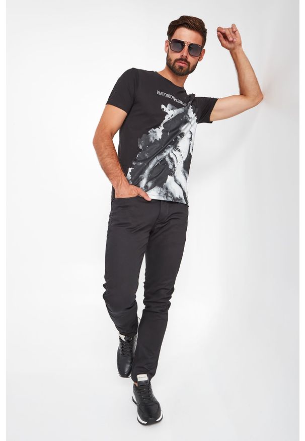 Emporio Armani - T-SHIRT EMPORIO ARMANI. Długość rękawa: krótki rękaw. Długość: krótkie. Wzór: haft, nadruk